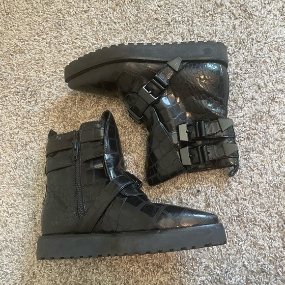 Alexander Wang Frankie leather alligator embossed strappy buckle bootie size 36 - Picture 5 of 10